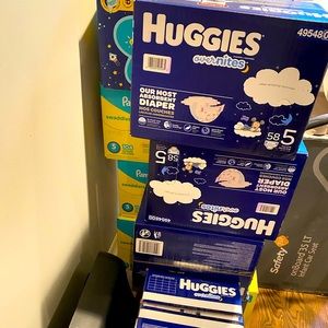 Huggies Overnight Size 5 diapers